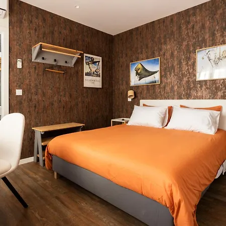 Hostel Art-inspired - Ensuite Double With Ac And Workspace In Porto