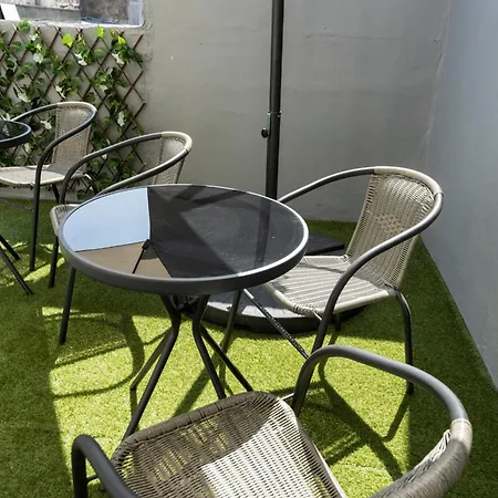 Hostal Art-inspired - Ensuite Double With Ac And Workspace In Oporto