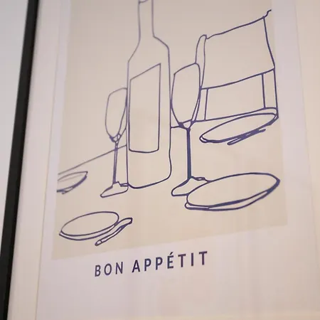 Art-inspired - Ensuite Double With Ac And Workspace In * Porto
