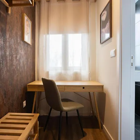 Art-inspired - Ensuite Double With Ac And Workspace In * Porto