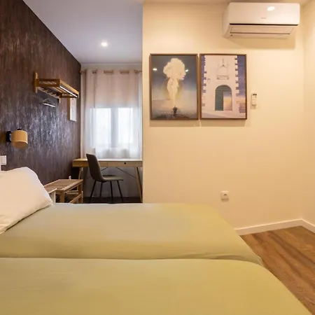 Art-inspired - Ensuite Double With Ac And Workspace In *