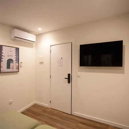 Art-inspired - Ensuite Double With Ac And Workspace In