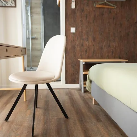 Art-inspired - Ensuite Double With Ac And Workspace In Porto