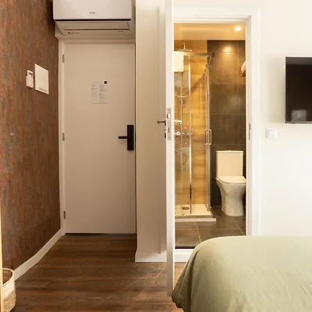 Art-inspired - Ensuite Double With Ac And Workspace In Porto