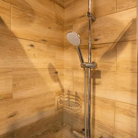 Art-inspired - Ensuite Double With Ac And Workspace In *