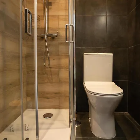 Hostal Art-inspired - Ensuite Double With Ac And Workspace In Oporto