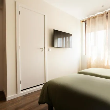 Hostal Art-inspired - Ensuite Double With Ac And Workspace In *