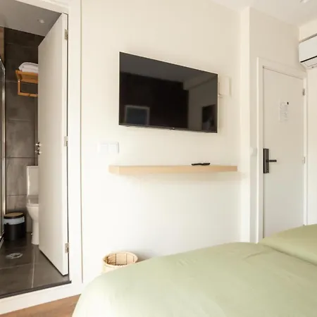 Art-inspired - Ensuite Double With Ac And Workspace In * Porto