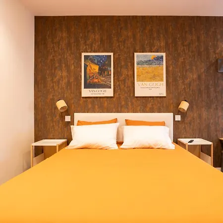 Hostel Art-inspired - Ensuite Double With Ac And Workspace In