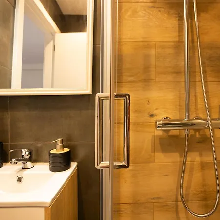 Hostel Art-inspired - Ensuite Double With Ac And Workspace In Porto