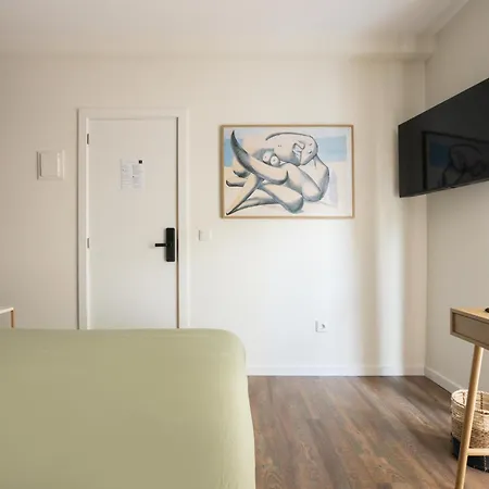 Hostel Art-inspired - Ensuite Double With Ac And Workspace In Porto