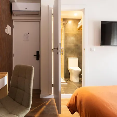Art-inspired - Ensuite Double With Ac And Workspace In *