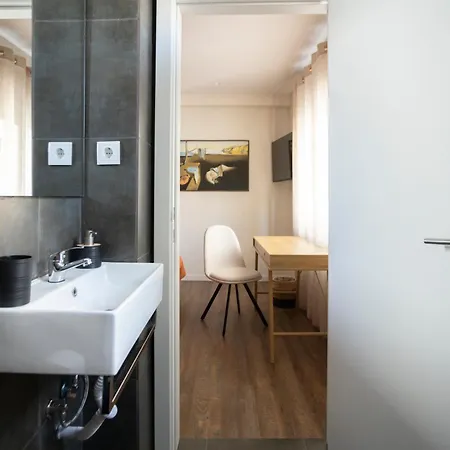Art-inspired - Ensuite Double With Ac And Workspace In *