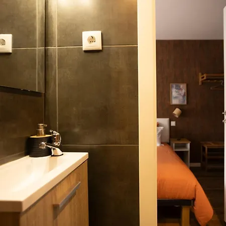 Art-inspired - Ensuite Double With Ac And Workspace In Porto