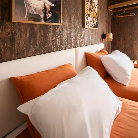 Art-inspired - Ensuite Double With Ac And Workspace In * Porto